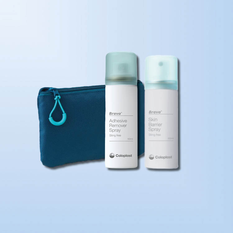 Coloplast Täschchen mit Brava® Hautschutzspray 50 ml und Brava® Pflasterentfernerspray.